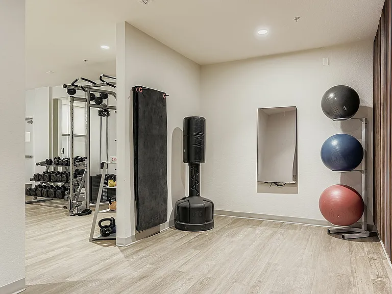 828 Broadway - Web Quality - 003 - 04 Exercise Room