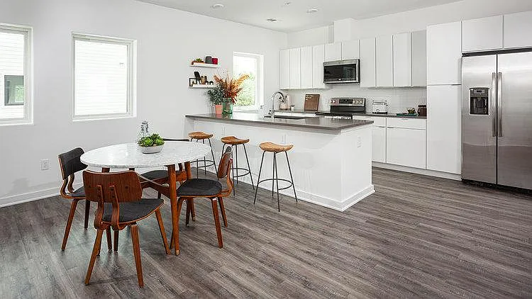 2 bed, 2.5 bath, 1550 sqft, $2,300 — Photo 2