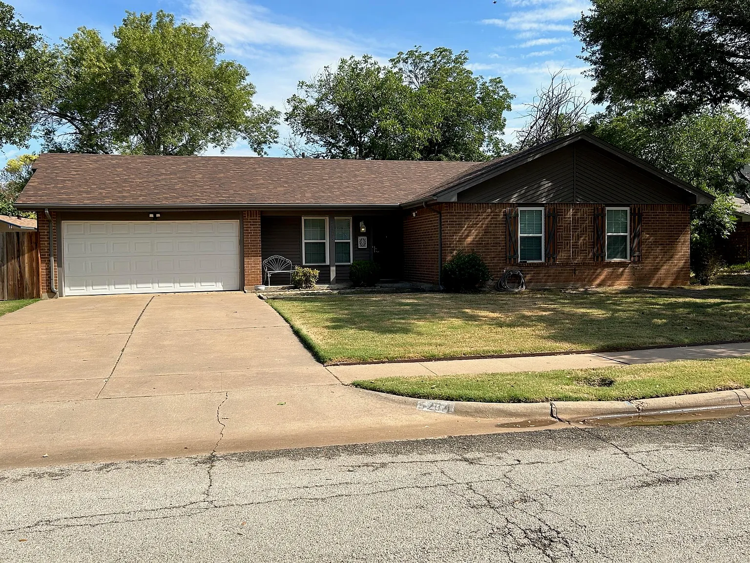 3 bed, 2.0 bath, 1464 sqft, $1,600 — Photo 1