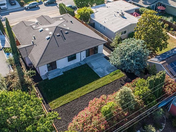 5th image of 15250 Dickens Ave