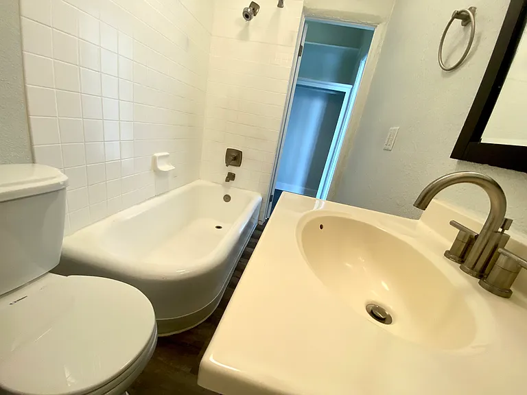 Bronson Lofts — Photo 18