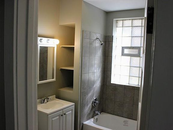 4th image of 3416 W Cortland St #1