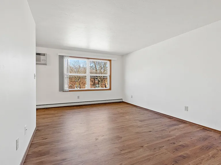 Roland Lane Apartments — Photo 25