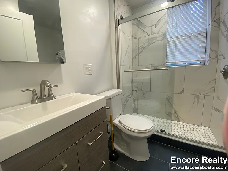 104 Queensberry St #11 — Photo 7
