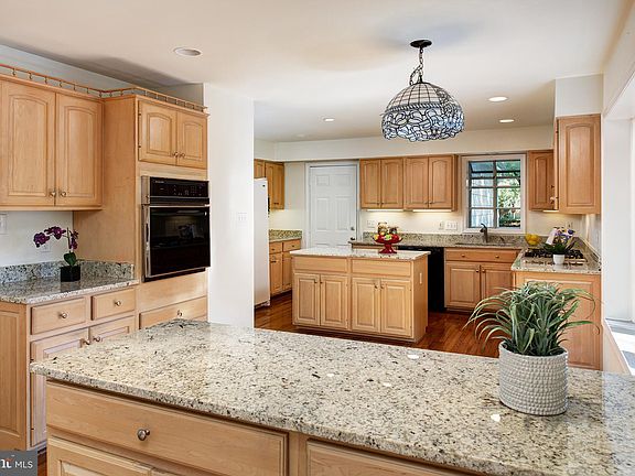 4th image of 9603 Whitecedar Ct