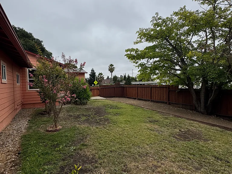 2230 Redwood St — Photo 36