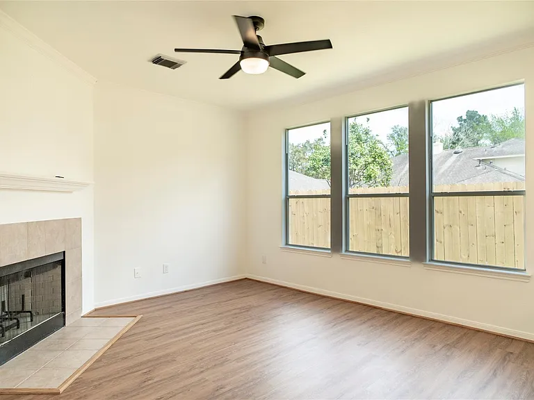 16327 Woma Ct — Photo 32