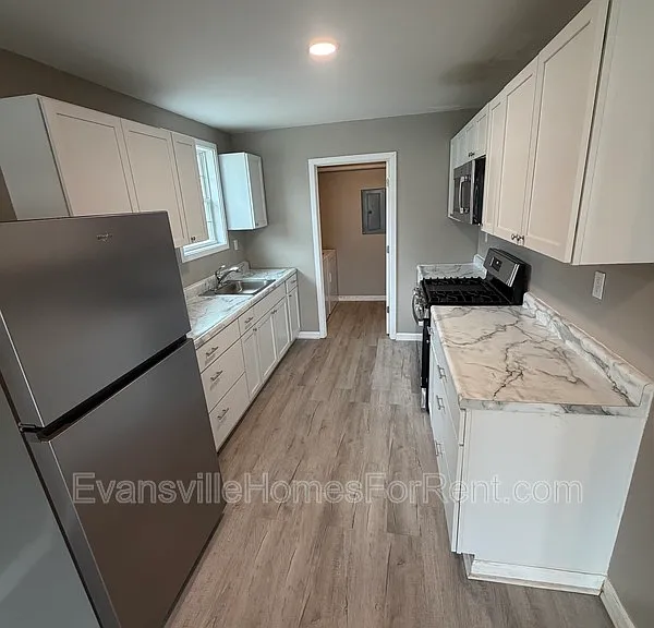 1404 Oakley St — Photo 6