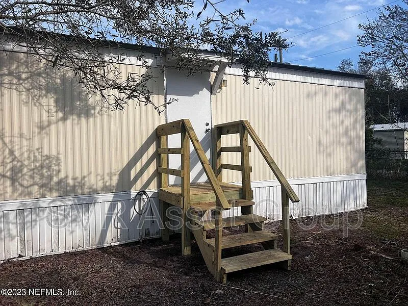2 bed, 1.0 bath, 900 sqft, $1,300 — Photo 2