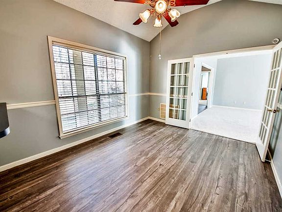 4th image of 79 Madonna Dr