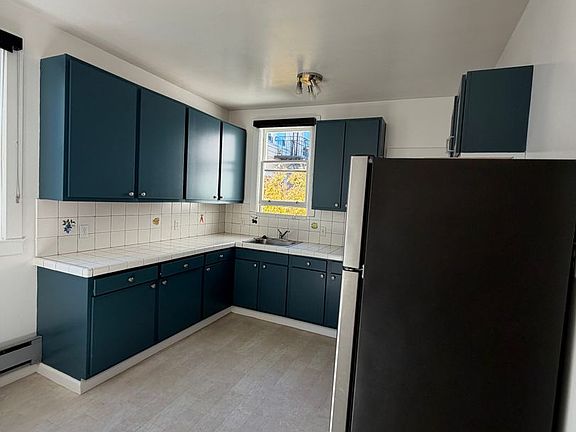 4th image of 3232 Gough St APT 5