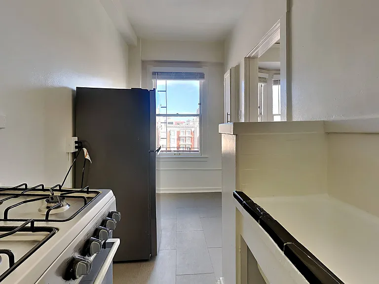 954 Geary St — Photo 24