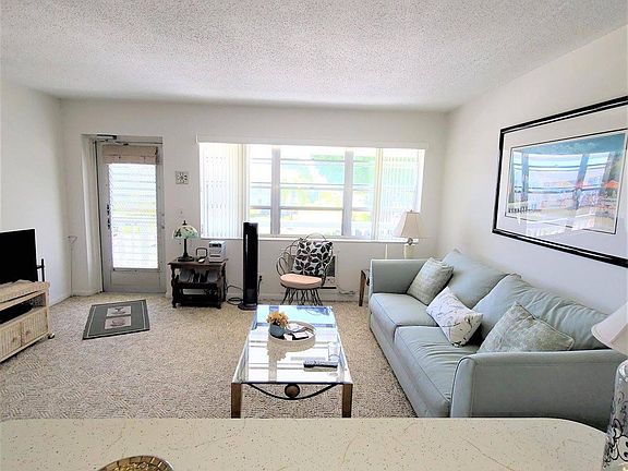 3rd image of 15 Windsor Dr #A