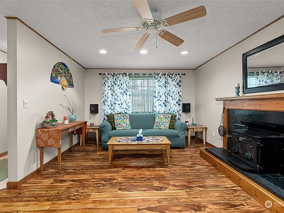 5th image of 909 Oakcrest Drive SE