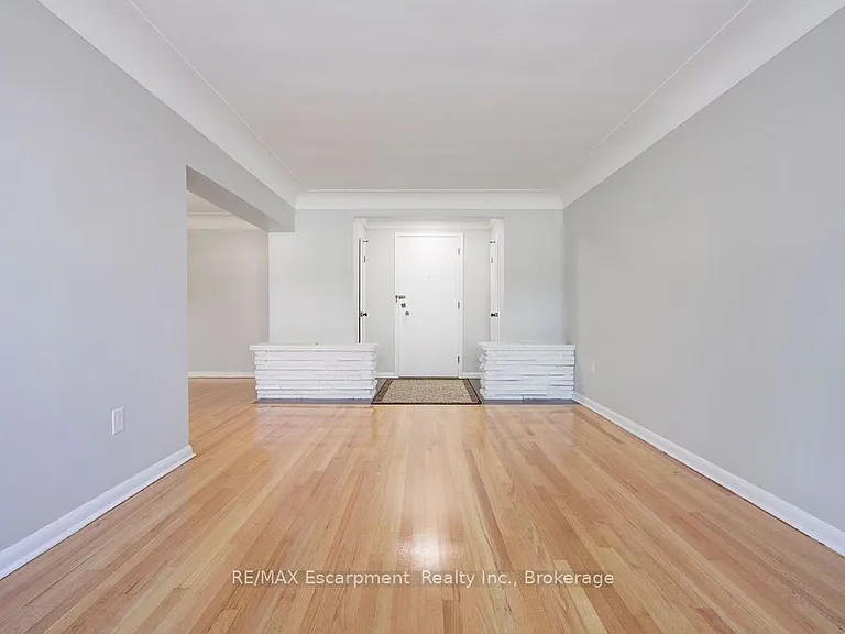 830 Robinson St #102 — Photo 24