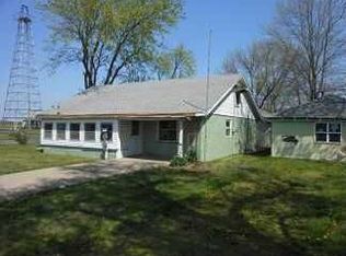 811 W Main St, Oblong, IL 62449