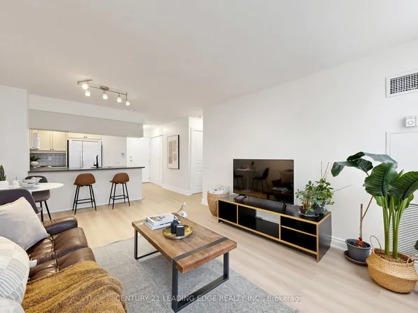 15 Northtown Way #328, Toronto, ON M2N 7A2