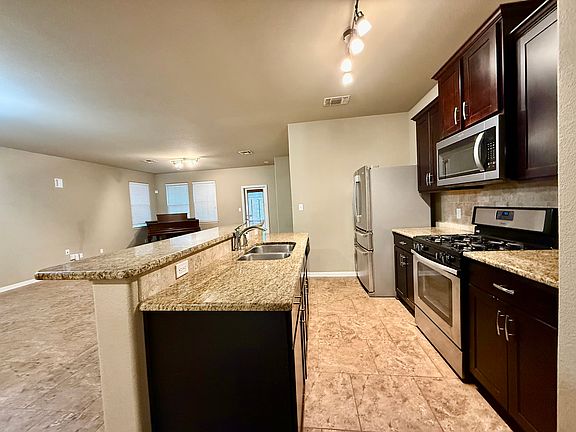 4th image of 111 Flint Rock Ct