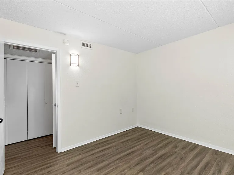 Paradise Gardens 55+ Senior Apartments — Photo 18