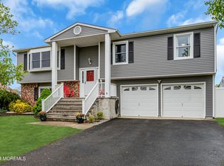 19 Emory St, Howell, NJ 07731