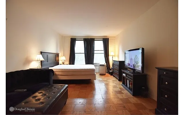 Rented by Douglas Elliman | media 10