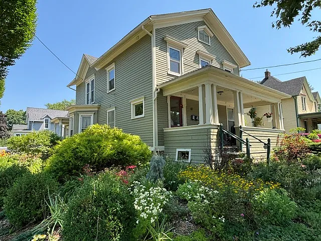 1 bed, 850 sqft, $1,350 — Photo 2