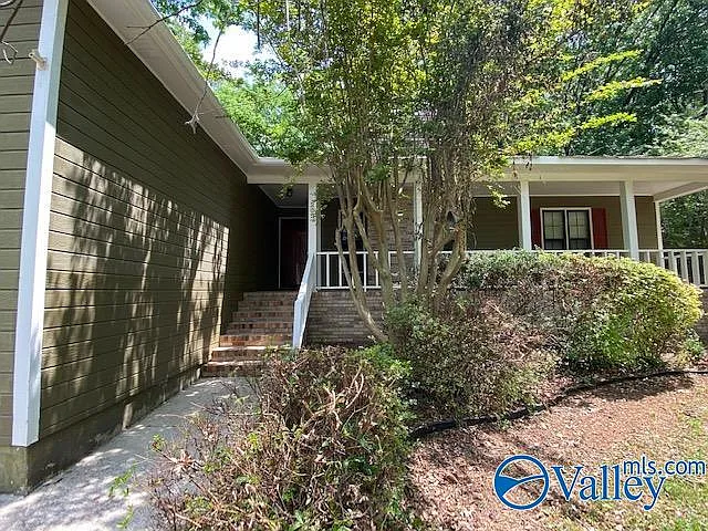 3 bed, 2.0 bath, 1437 sqft, $1,595 — Photo 3