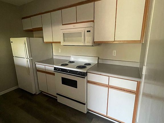 3rd image of 1033 Holloway Dr #7
