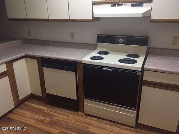 3rd image of 650 Conger St
