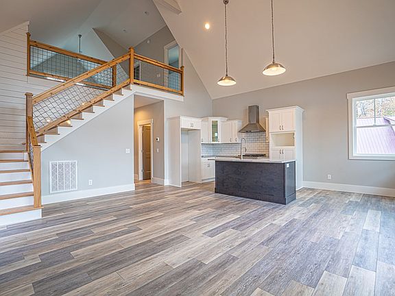 5th image of 315 Thomas Dr