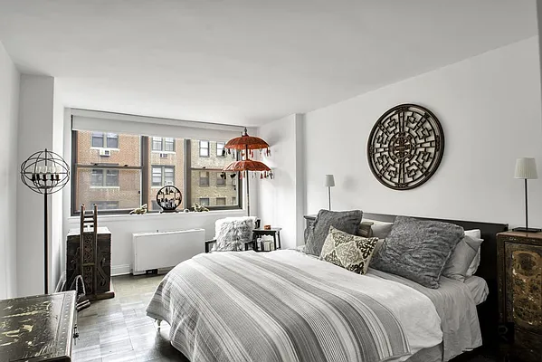 Sold by R New York | media 5