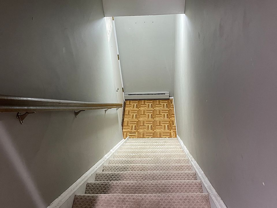 1st image of 55 Fieldstone Dr