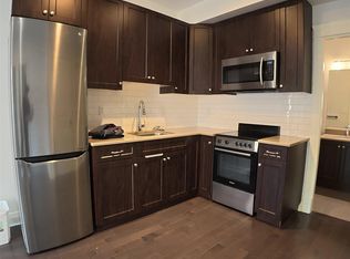 2826 W 15th Ave, Vancouver, BC V6K 2Z9