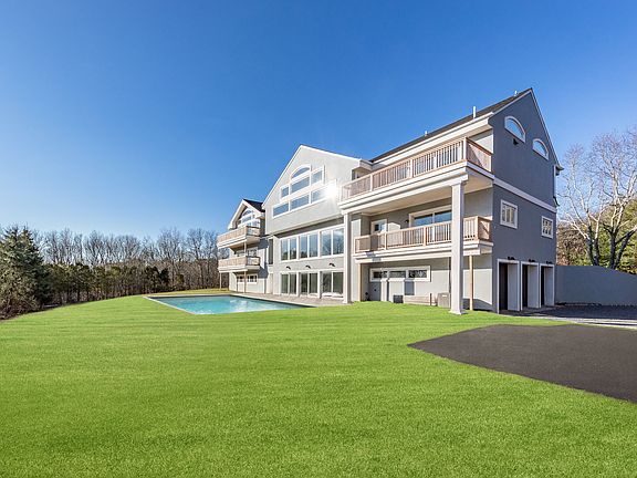 3rd image of 10 Water Mill Hts