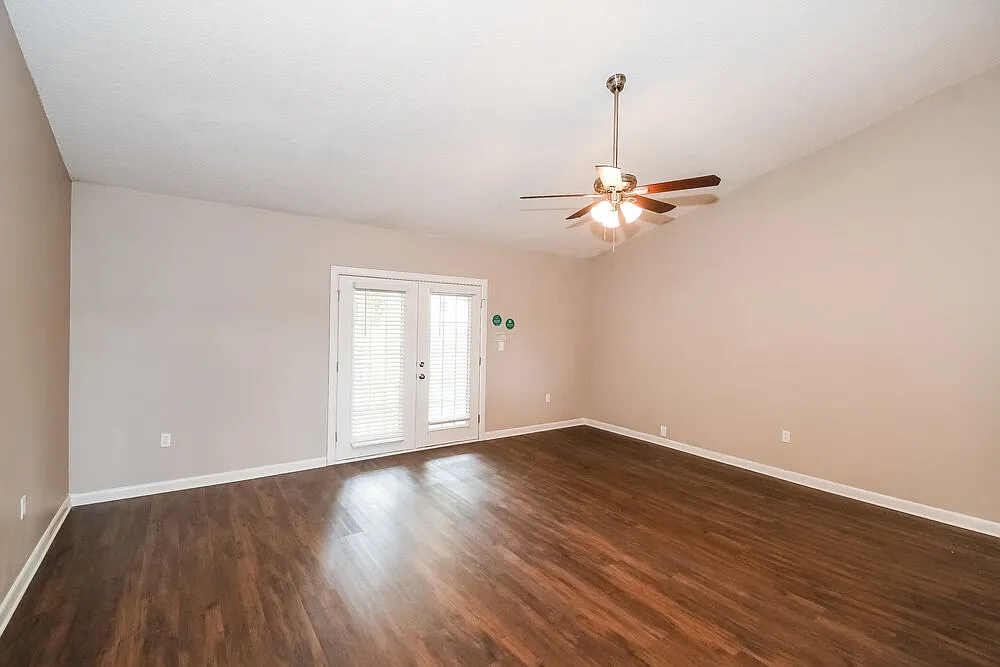 3 bed, 2.0 bath, 1472 sqft, $2,000 — Photo 3