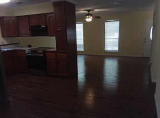 825 Orange St, Ocean Springs, MS 39564