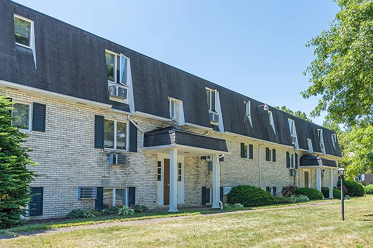 Lake Cable Village Apartments — Photo 4