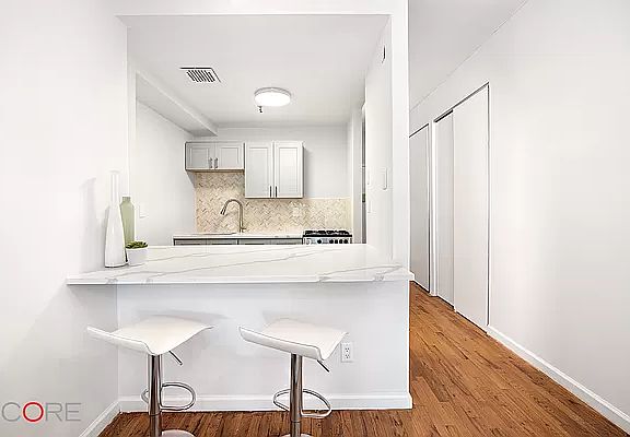 2nd image of 324 Pearl St APT 2D