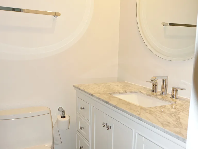 Ensuite Bathroom for Bedroom1