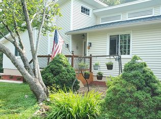 176 Valley Oaks Dr, Advance, NC 27006