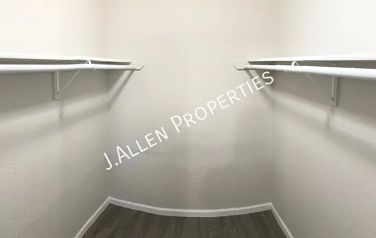 1804 Parker Cir #D — Photo 6
