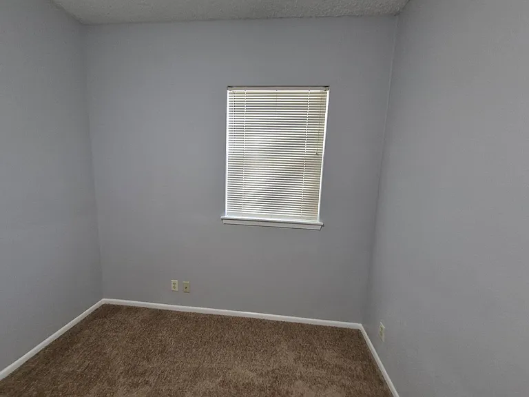 14309 Indian Woods — Photo 4