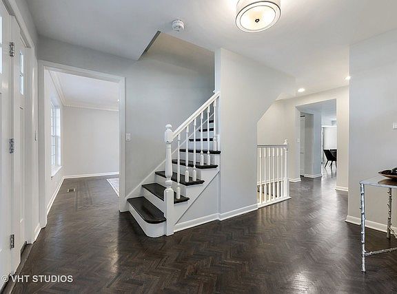 2nd image of 119 Hollywood Ct