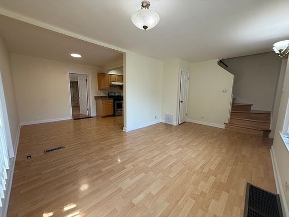 3rd image of 4304 S Christiana Ave