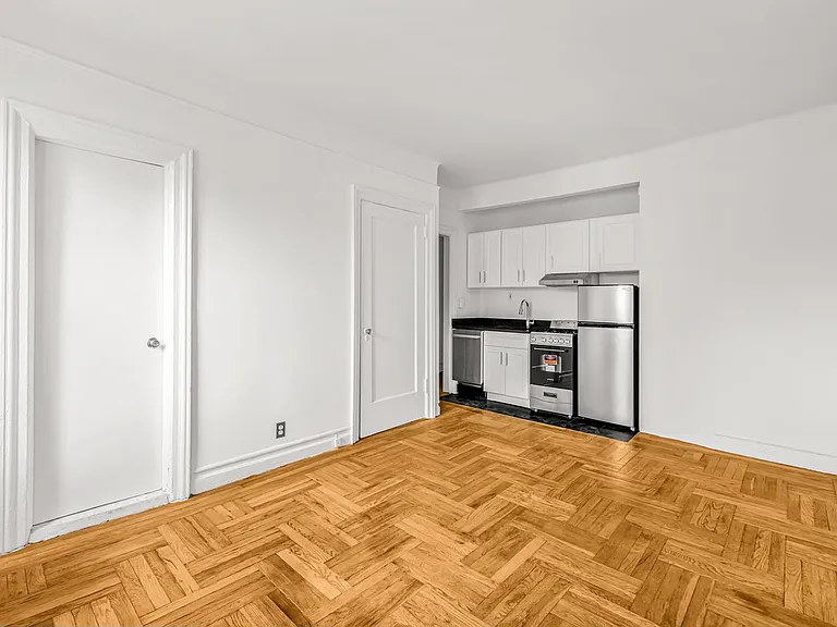 140 Waverly Pl #4A — Photo 4