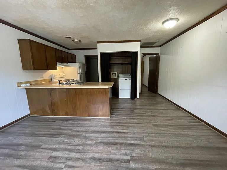 117 Oak Hill Dr #B — Photo 2