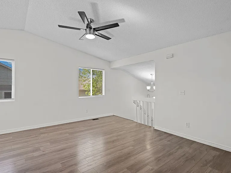 580 Upton Dr — Photo 12