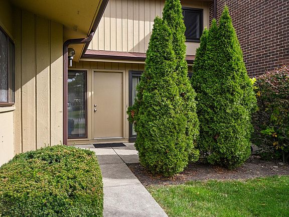 4th image of 2S611 Pierre Curie Ln