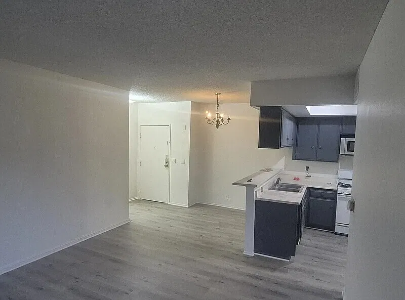 10943 Laurel Canyon Blvd — Photo 4