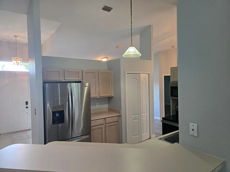 292 Carmel Dr — Photo 10